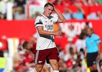 أسطورة آرسنال مدافع ا عن جيوكيريس سيسجل 20 هدف ا في الموسم