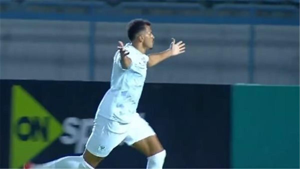 فيديو | عمر الساعي يسجل هدف المصري الثاني أمام بيراميدز