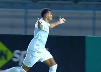 فيديو عمر الساعي يسجل هدف المصري الثاني أمام بيراميدز