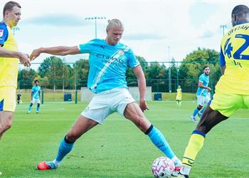 بمشاركة عمر مرموش مانشستر سيتي يفوز على بريستون نورث بهدف ودي ا