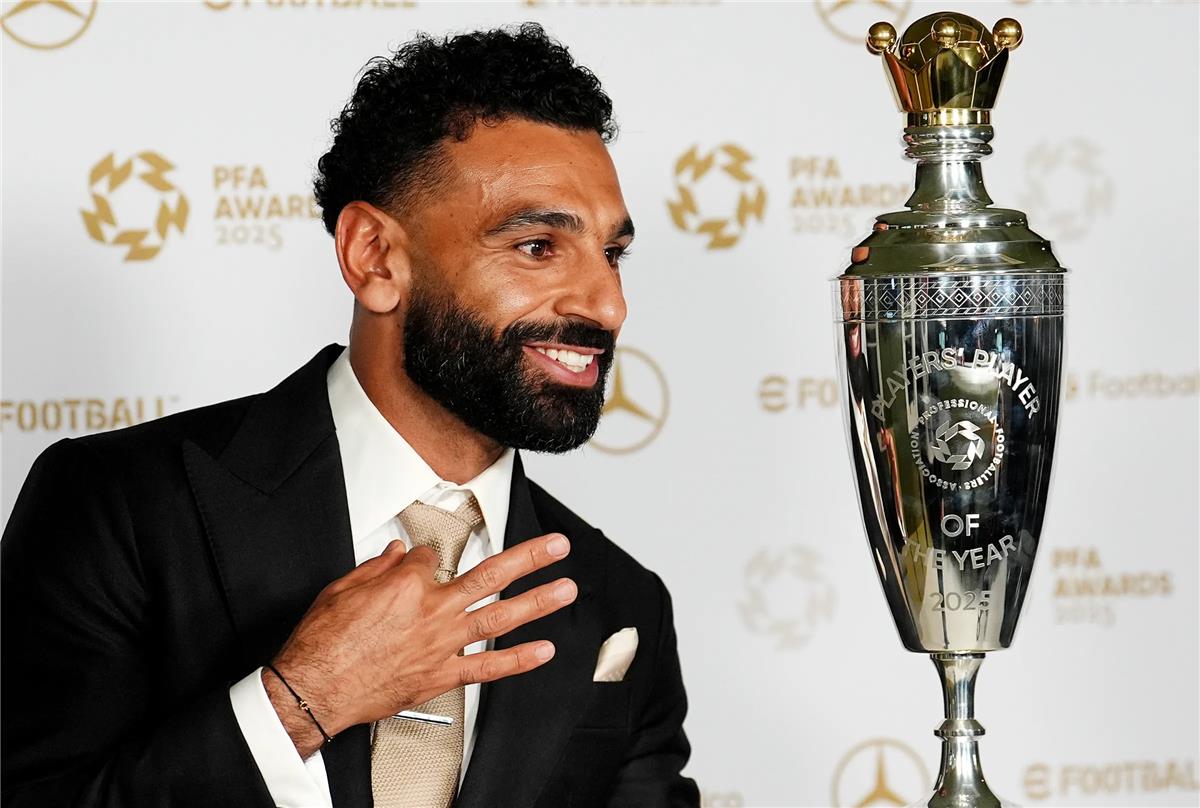 محمد صلاح يذكر مصر خلال استلامه جائزة أفضل لاعب في الدوري الإنجليزي: أشعر بالفخر - بطولات