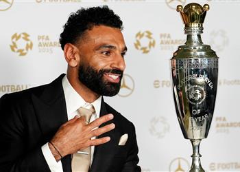 محمد صلاح يذكر مصر خلال استلامه جائزة أفضل لاعب في الدوري الإنجليزي أشعر بالفخر