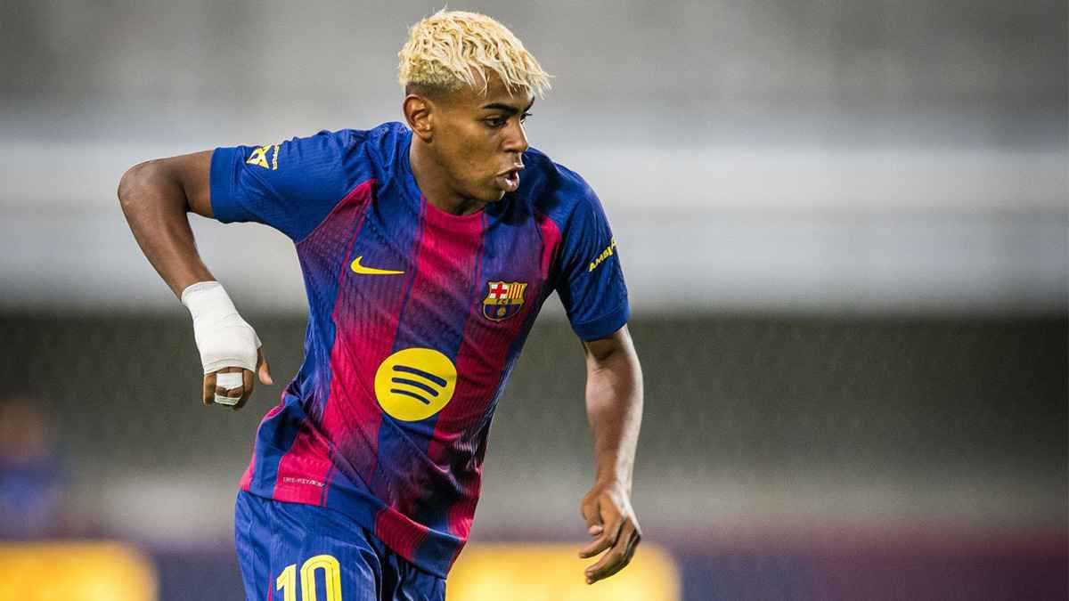 لاعب برشلونة السابق يتغنى بإنتاج لاماسيا: فخور بـ لامين يامال.. وكنت محظوظًا مع جوارديولا