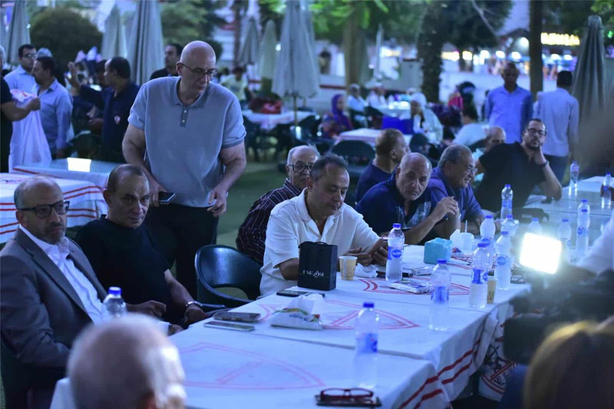 أساطير الزمالك يناشدون القيادة السياسية لإعادة أرض فرع أكتوبر