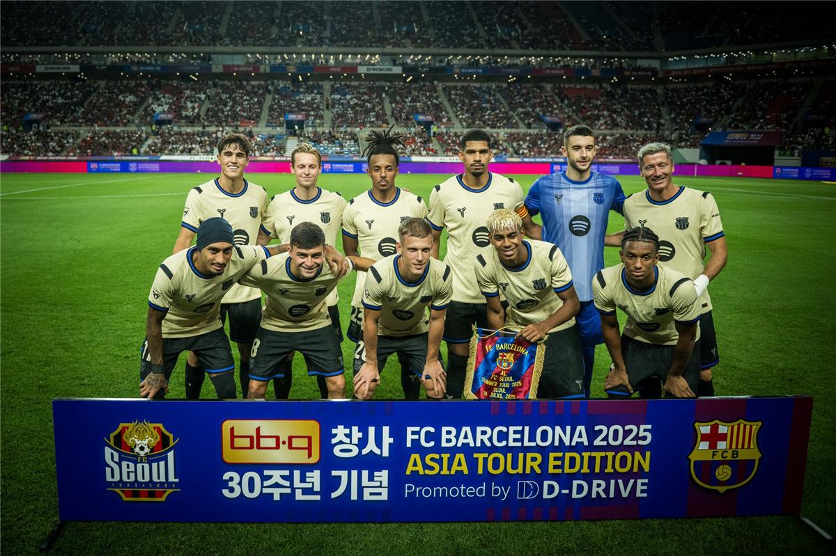 برشلونة يقترب من تحصين نجمه بعقد جديد