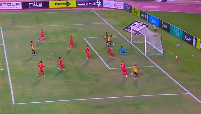 لاعب المقاولون العرب يهدر فرصه لا تصدق امام مرمي حرس الحدود الخالي