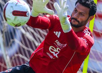 صور بمشاركة الشناوي وإمام عاشور الأهلي يخوض مرانه استعداد ا لمباراة غزل المحلة