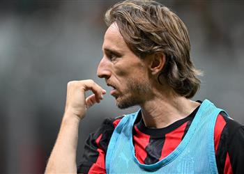 أنشيلوتي يكشف تفاصيل مكالمته مع مودريتش بعد انضمامه إلى ميلان