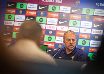 فليك يغلق الباب أمام رحيل ثنائي برشلونة ويعلق على عودة ليفاندوفسكي