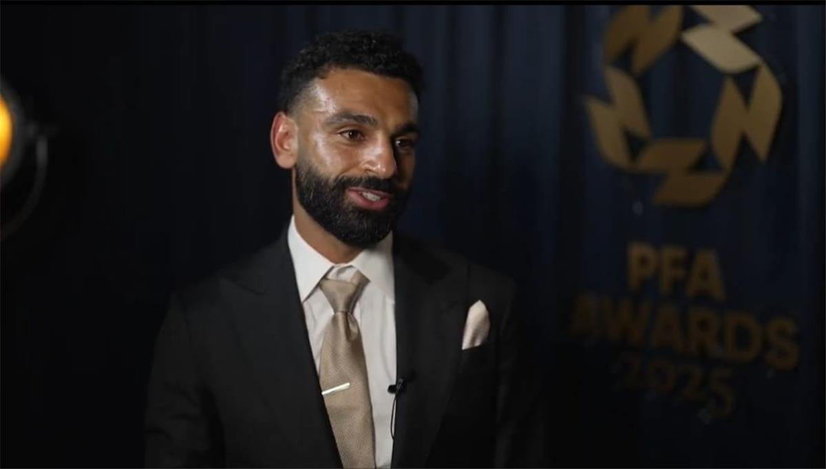 بعد تحقيق إنجاز لاعب العام.. محمد صلاح يكشف عن مكان غريب لجوائزه الفردية