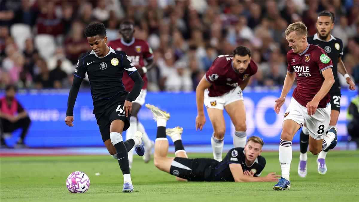 فيديو | تصرف غريب من مشجعي وست هام بعد تقدم تشيلسي بثلاثية