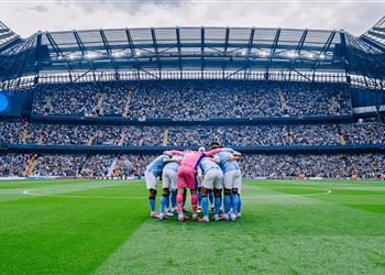 ضربة قوية لاعب مانشستر سيتي يغادر مباراة توتنهام مصاب ا