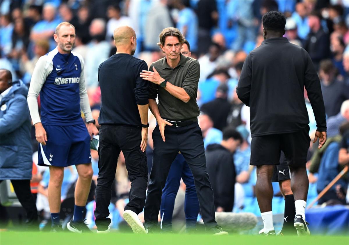 جوارديولا: لم نستحق الخسارة أمام توتنهام.. واستبعدت أكانجي وجوندوجان لهذا السبب