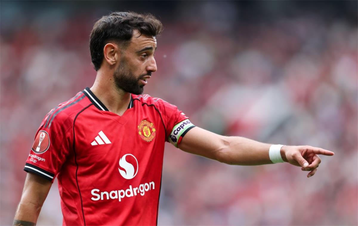 بعد رفضه الهلال.. محادثات إيجابية بين برونو فرنانديز وناد سعودي