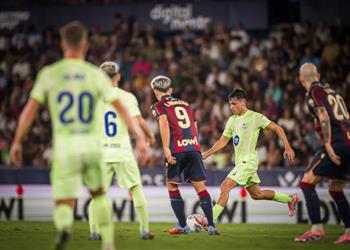 فيديو برشلونة ينجو من فخ ليفانتي ويحقق فوز ا في الوقت القاتل بـ الدوري الإسباني