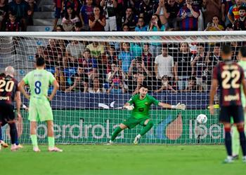 لاهوز عن ركلة جزاء ليفانتي أمام برشلونة الحكم رفض احتساب مثلها لريال مدريد