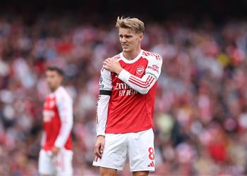 تطورات جديدة بشأن إصابة ساكا وأوديجارد قبل مباراة آرسنال وليفربول