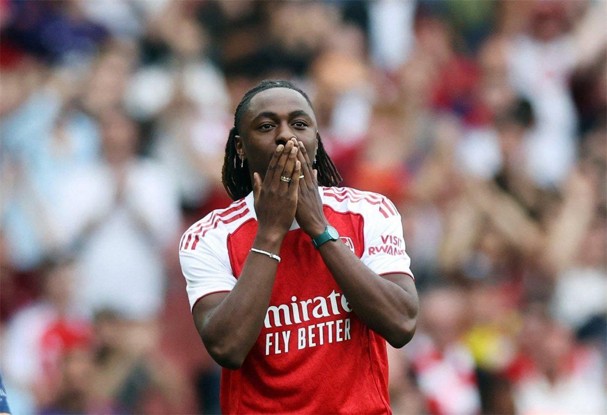 قبل ظهوره الأول ضد ليفربول.. هنري يوجه رسالة إلى إيزي بعد انتقاله إلى آرسنال