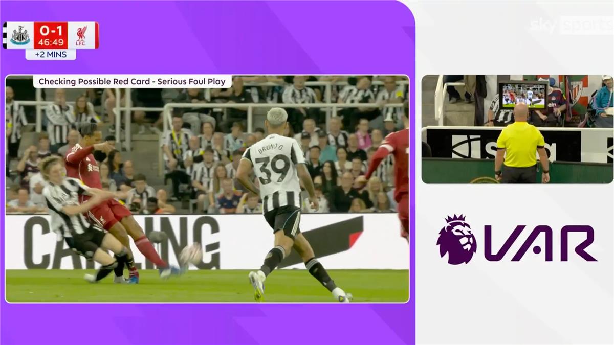 نيوز برو : فيديو | فان دايك يتسبب في طرد أنتوني جوردون بمباراة ليفربول ونيوكاسل