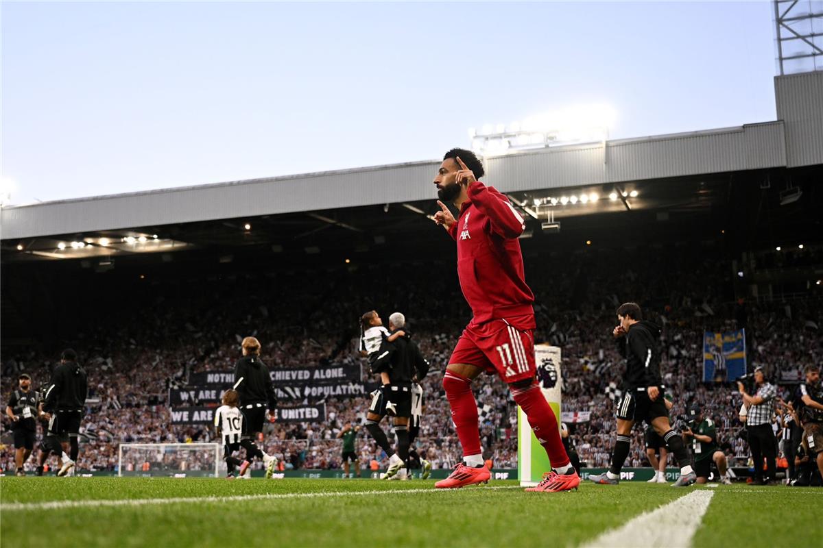 نيوز برو : فيديو | رد فعل غريب من محمد صلاح بسبب تصرف لاعب ليفربول أمام نيوكاسل