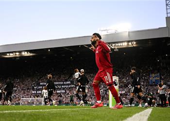 فيديو رد فعل غريب من محمد صلاح بسبب تصرف لاعب ليفربول أمام نيوكاسل