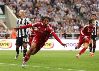 فيديو محمد صلاح يصنع ونجوموها ينقذ ليفربول ويقوده لفوز قاتل على نيوكاسل في الدوري الإنجليزي