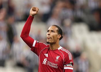 فان دايك بعد فوز ليفربول القاتل على نيوكاسل ما فعله الحكم كان غريب ا وطلبت شيئ ا من نجوموها