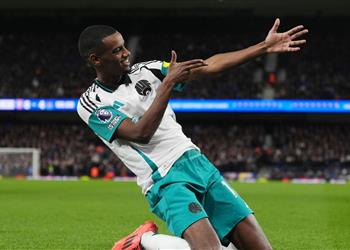 بعد الفوز القاتل على نيوكاسل تطورات صفقة انتقال إيزاك إلى ليفربول هذا الصيف