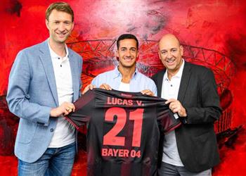 رسمي ا باير ليفركوزن يعلن تعاقده مع لوكاس فاسكيز حتى عام 2027