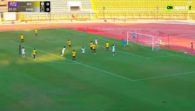 هدف سموحة الاول في مرمي كهرباء الاسماعيلية بعد خطأ من الحارس