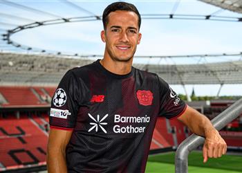 فاسكيز يوضح دور ألونسو في انضمامه إلى باير ليفركوزن