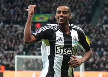 إيزاك يعود للملاعب من جديد بعد غياب شهرين