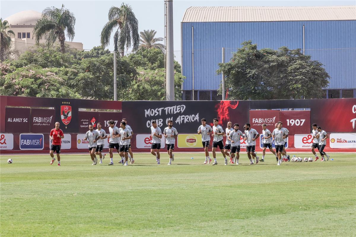 بالصور.. مران الأهلي | محاضرة من ريبيرو وحضور الخطيب قبل مواجهة بيراميدز