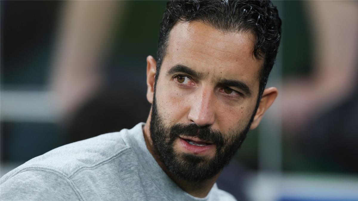 بعد خروجه المدوي في كأس الرابطة.. مانشستر يونايتد ينهي التكهنات حول مستقبل أموريم