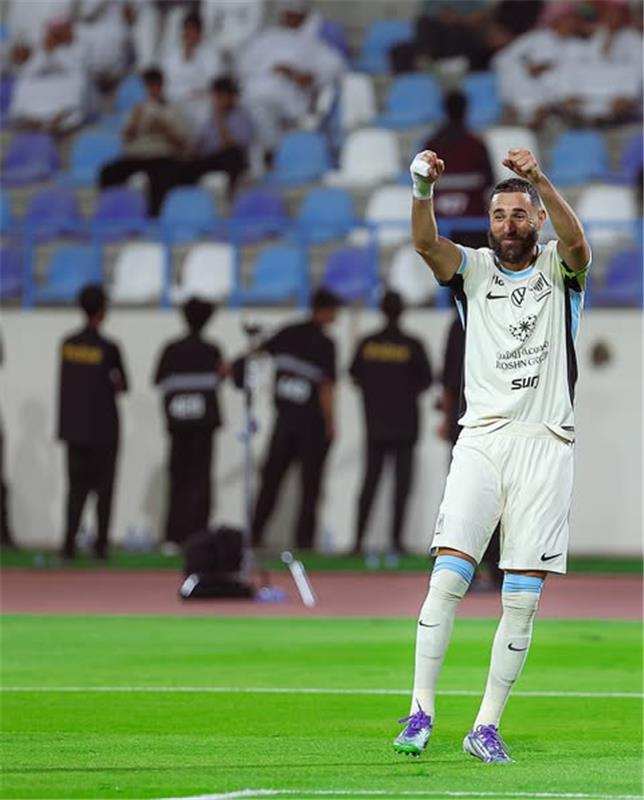 ترتيب هدافي الدوري السعودي بعد هاتريك كريم بنزيما في شباك الأخدود