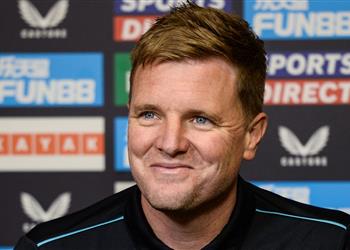 إنذار شديد اللهجة يشعل العلاقة بين مدرب نيوكاسل وإيزاك