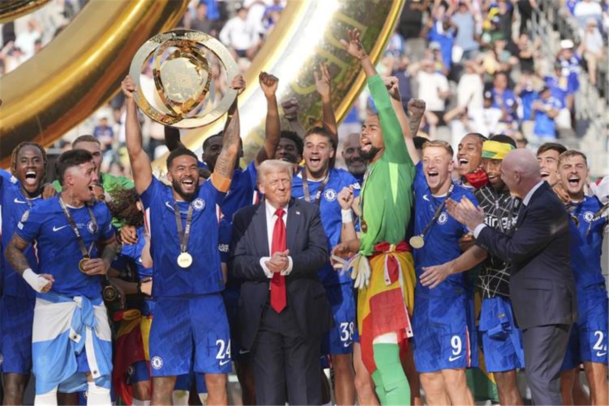 رسميًا.. تشيلسي يعلن ضم لاعب مانشستر يونايتد