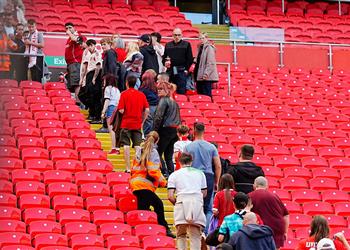 ميرور إخلاء ملعب الأنفيلد قبل دقائق من مباراة ليفربول وأتلتيك بلباو