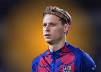 بعد جولة آسيا مركز دي يونج في خطر بسبب لاعب برشلونة