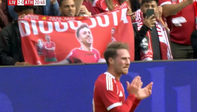 لحظة وفاء الجميع يقف ويحي الراحل جوتا في الدقيقة 20 من مباراة ليفربول واتلتيك بلباو