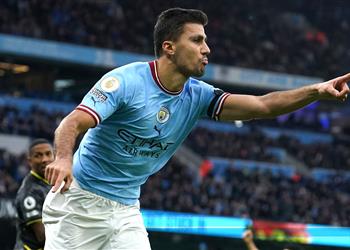 نجم مانشستر سيتي يبث نبأ سار ا لجماهير فريقه حول حالة رودري