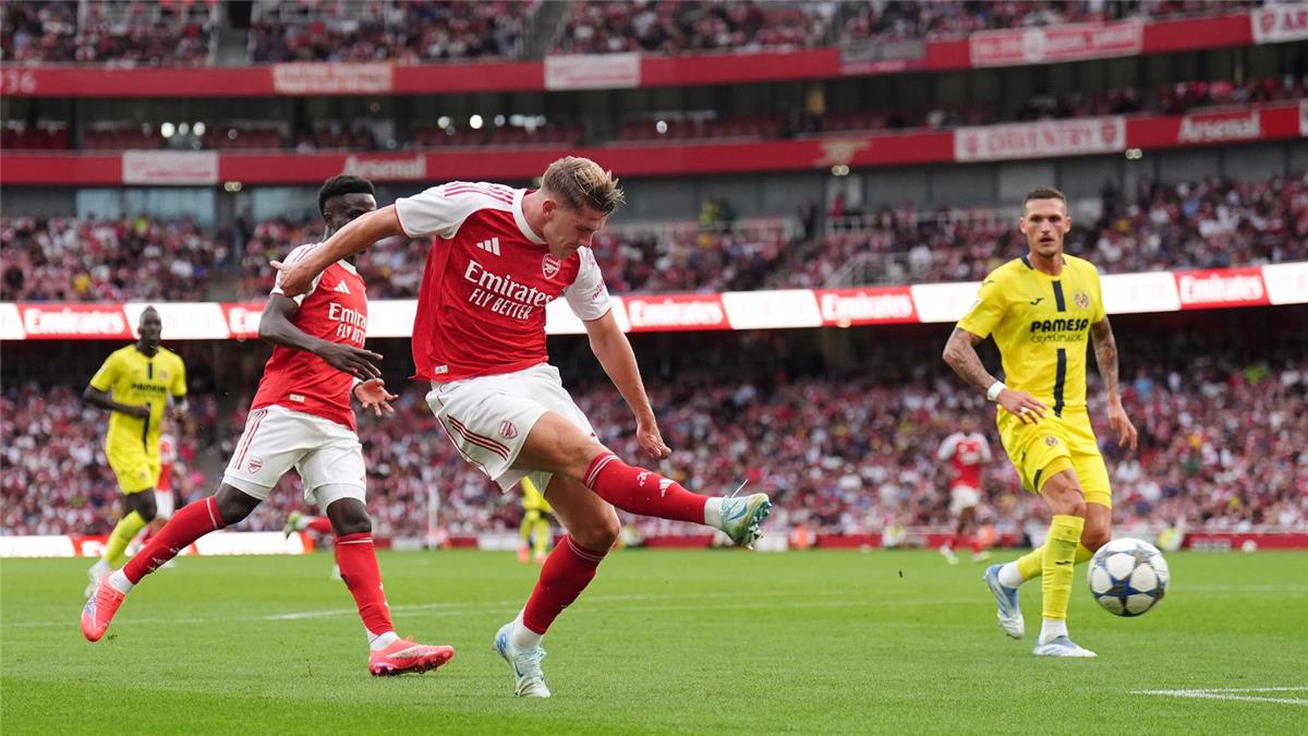 فيكتور جيوكيريس لاعب آرسنال