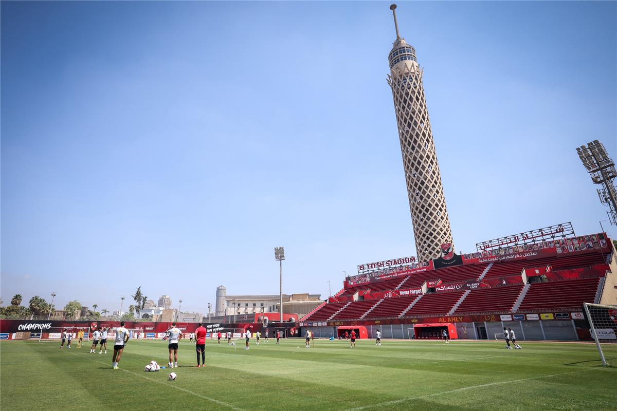 نيوز برو : مران الأهلي | ريبيرو يجتمع مع اللاعبين.. وتدريبات في الجيم
