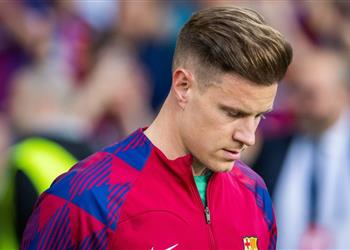 برشلونة يعلن سحب الشارة من تير شتيجن ويحدد القائد الجديد
