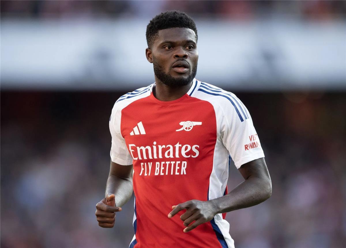 توماس بارتي لاعب خط وسط آرسنال السابق