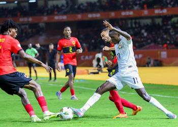 كينيا بـ10 لاعبين تخطف نقطة أمام أنجولا وتتصدر مجموعتها في كأس أمم إفريقيا للمحليين