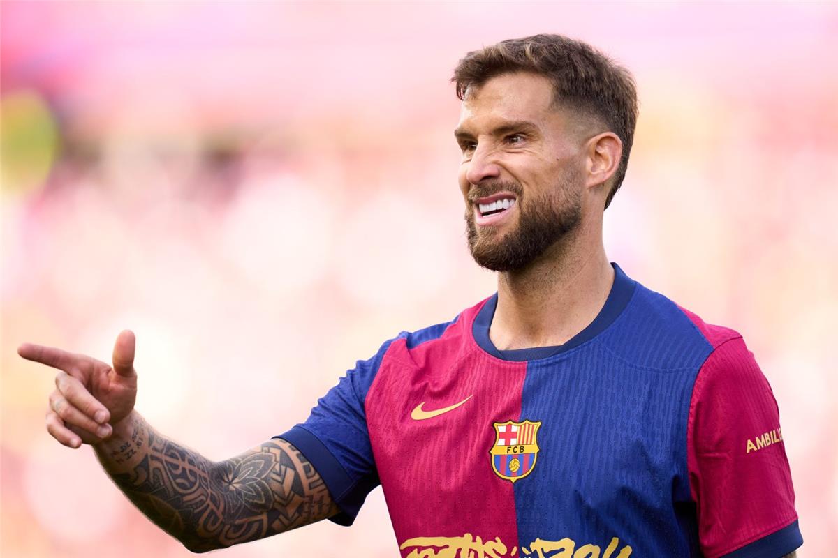 نيوز برو : شرط برشلونة للتعاقد مع بديل لـ مارتينيز بعد رحيله إلى النصر السعودي