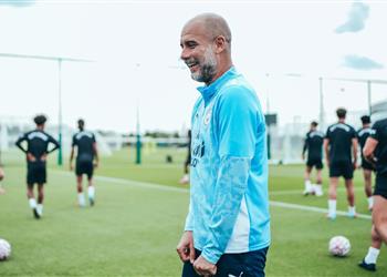 بيب جوارديولا يوجه رسالة للاعبيه لن نسير على السجادة الحمراء