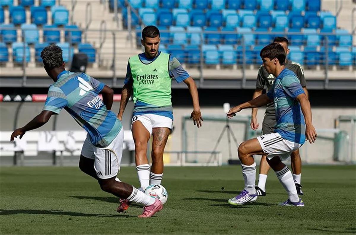 نيوز برو : خليفة كروس ومودريتش.. ريال مدريد يراقب لاعب باريس سان جيرمان