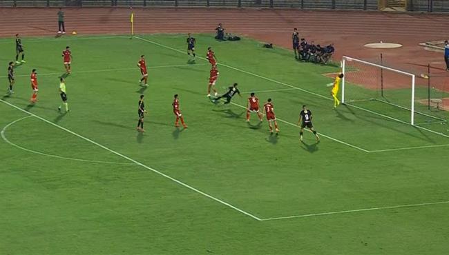 العارضة تحرم محمد بن رمضان من تسجيل هدف الفوز لـ الاهلي امام مودرن سبورت